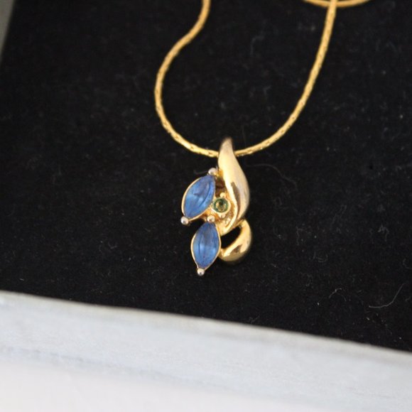 Gold and Blue Jewelry Set - Picture 4 of 5